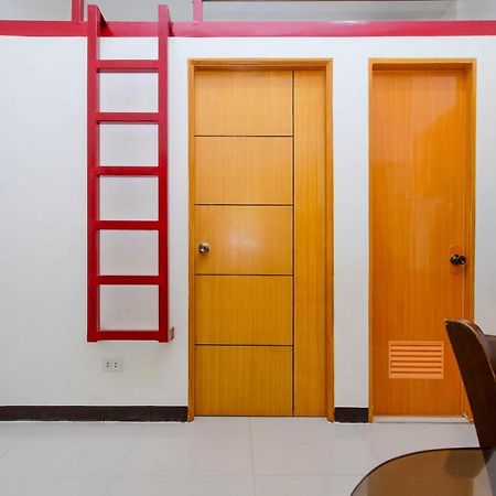 Zen Rooms Time Travellers Makati Makati City Exterior photo