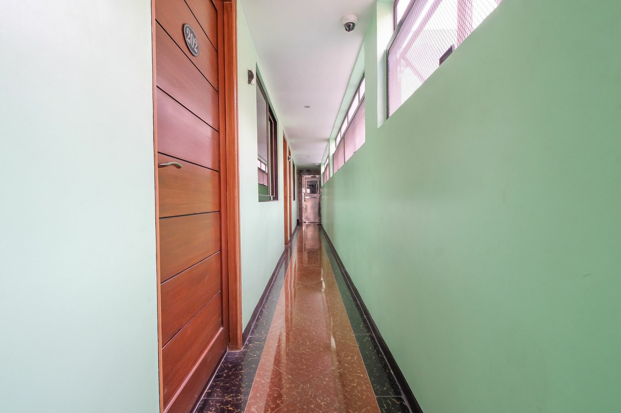 Zen Rooms Time Travellers Makati Makati City Exterior photo