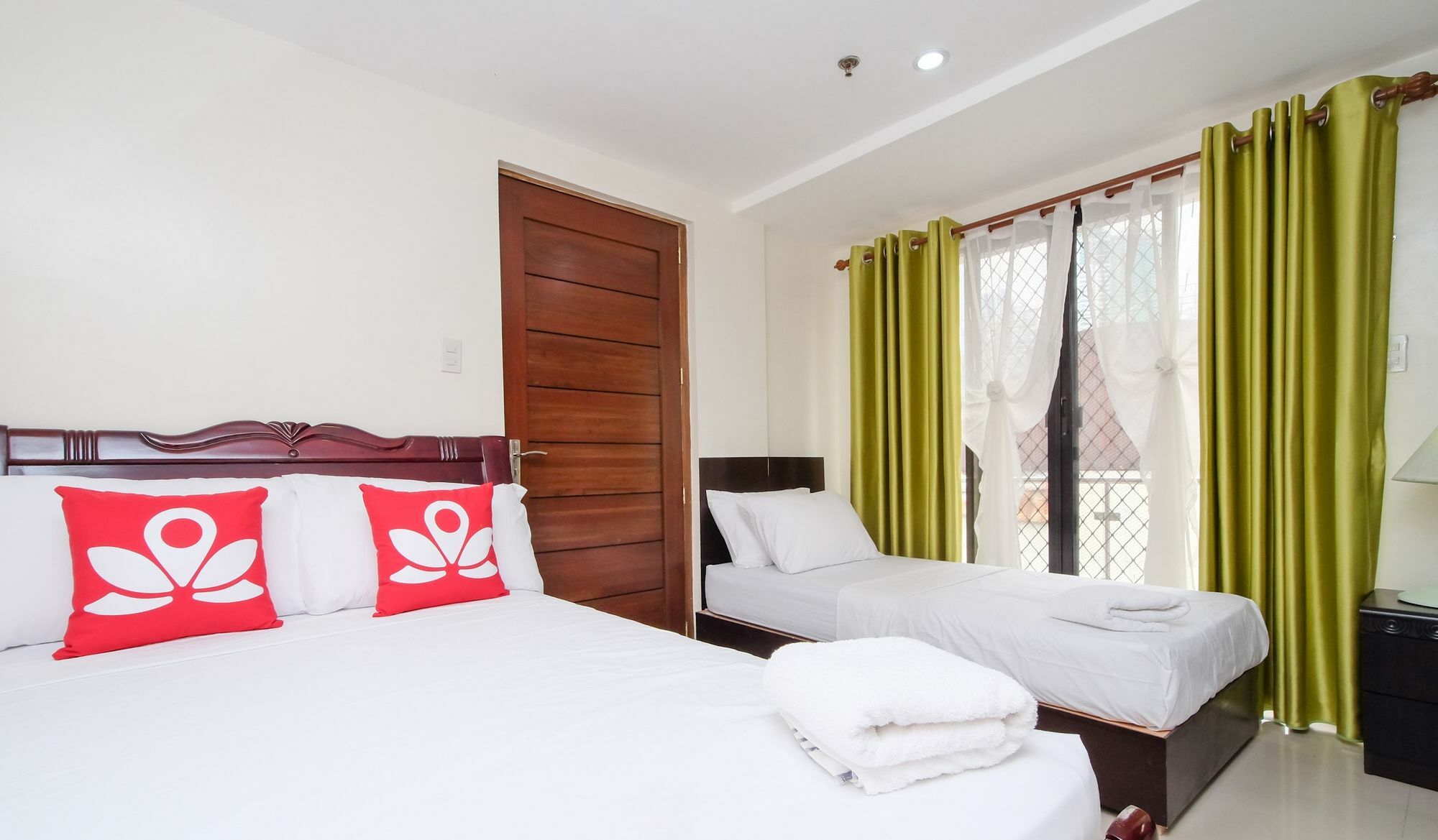 Zen Rooms Time Travellers Makati Makati City Exterior photo