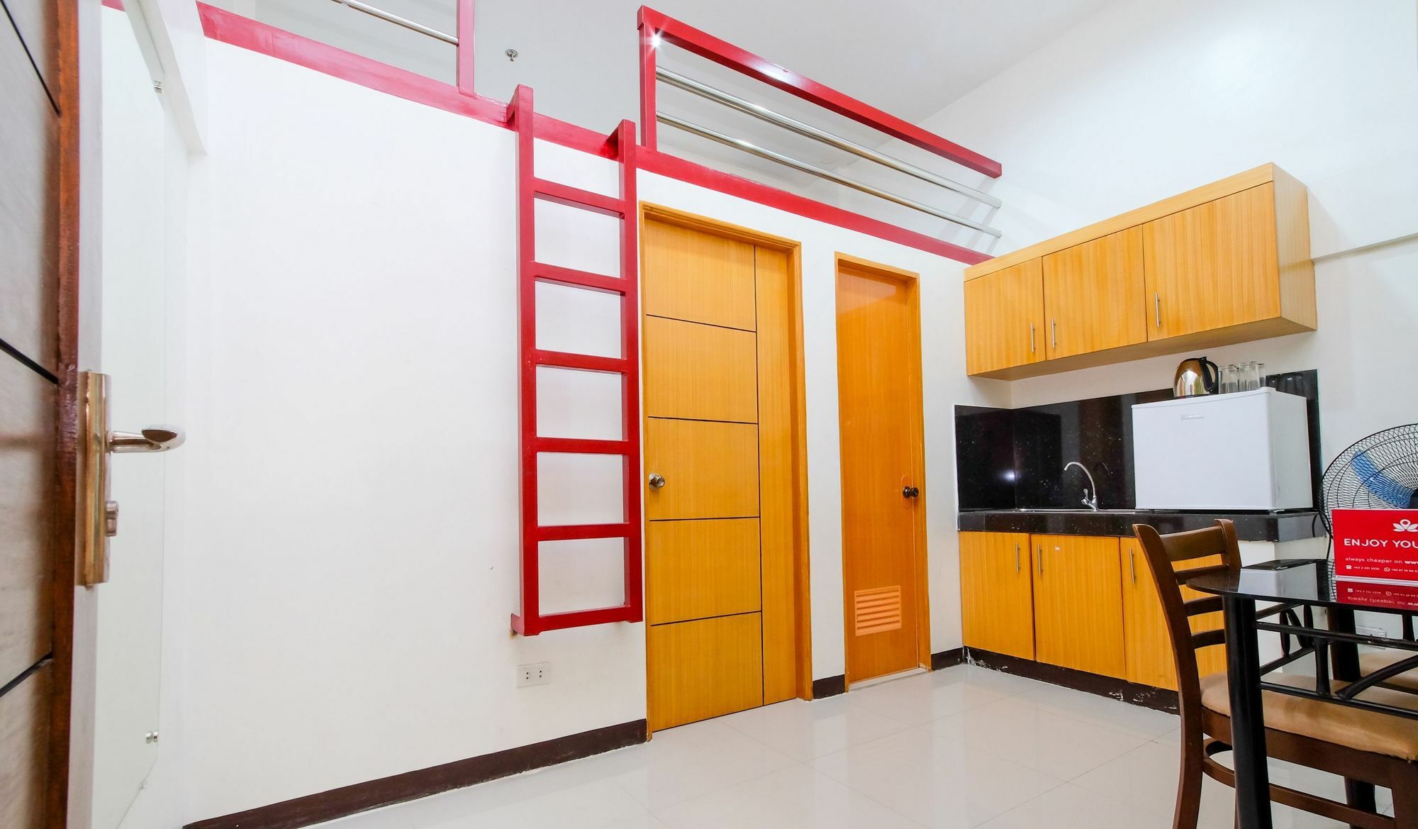 Zen Rooms Time Travellers Makati Makati City Exterior photo