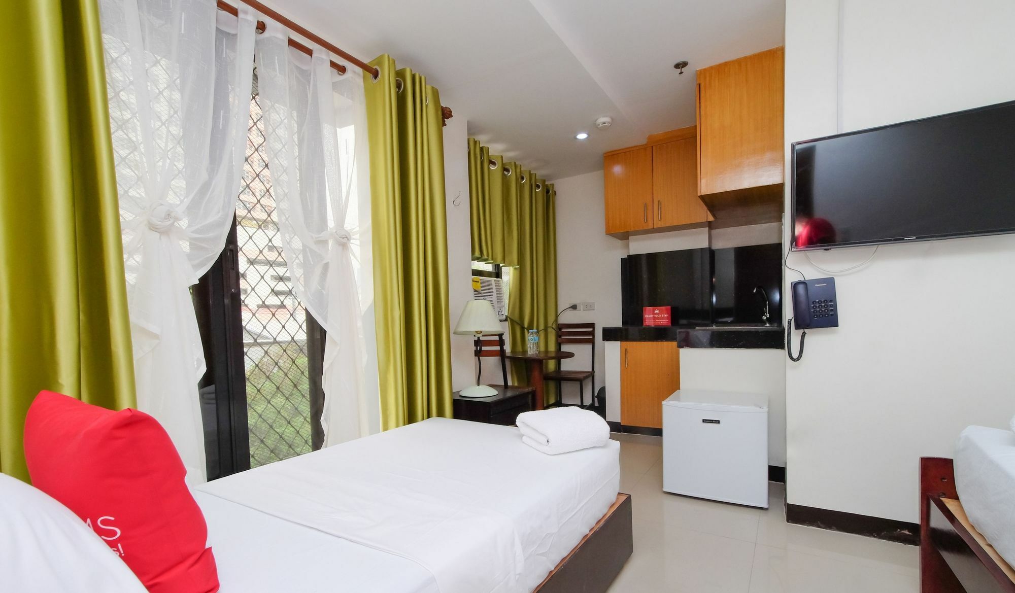 Zen Rooms Time Travellers Makati Makati City Exterior photo