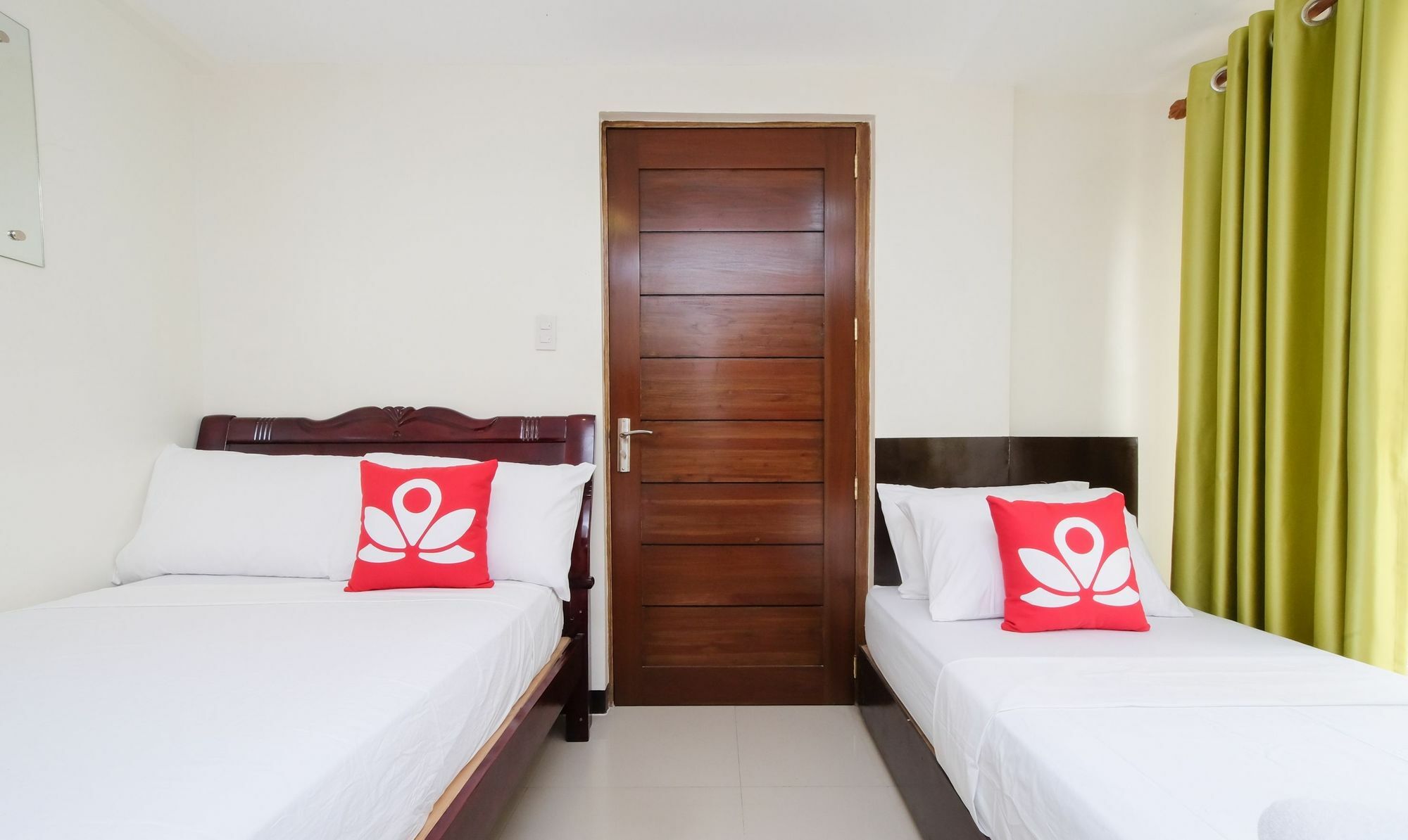Zen Rooms Time Travellers Makati Makati City Exterior photo