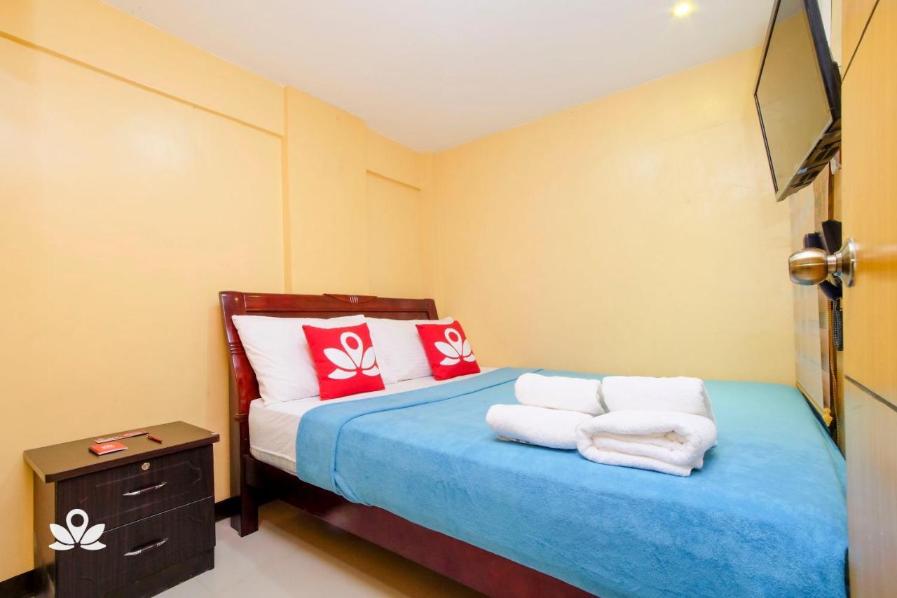 Zen Rooms Time Travellers Makati Makati City Exterior photo