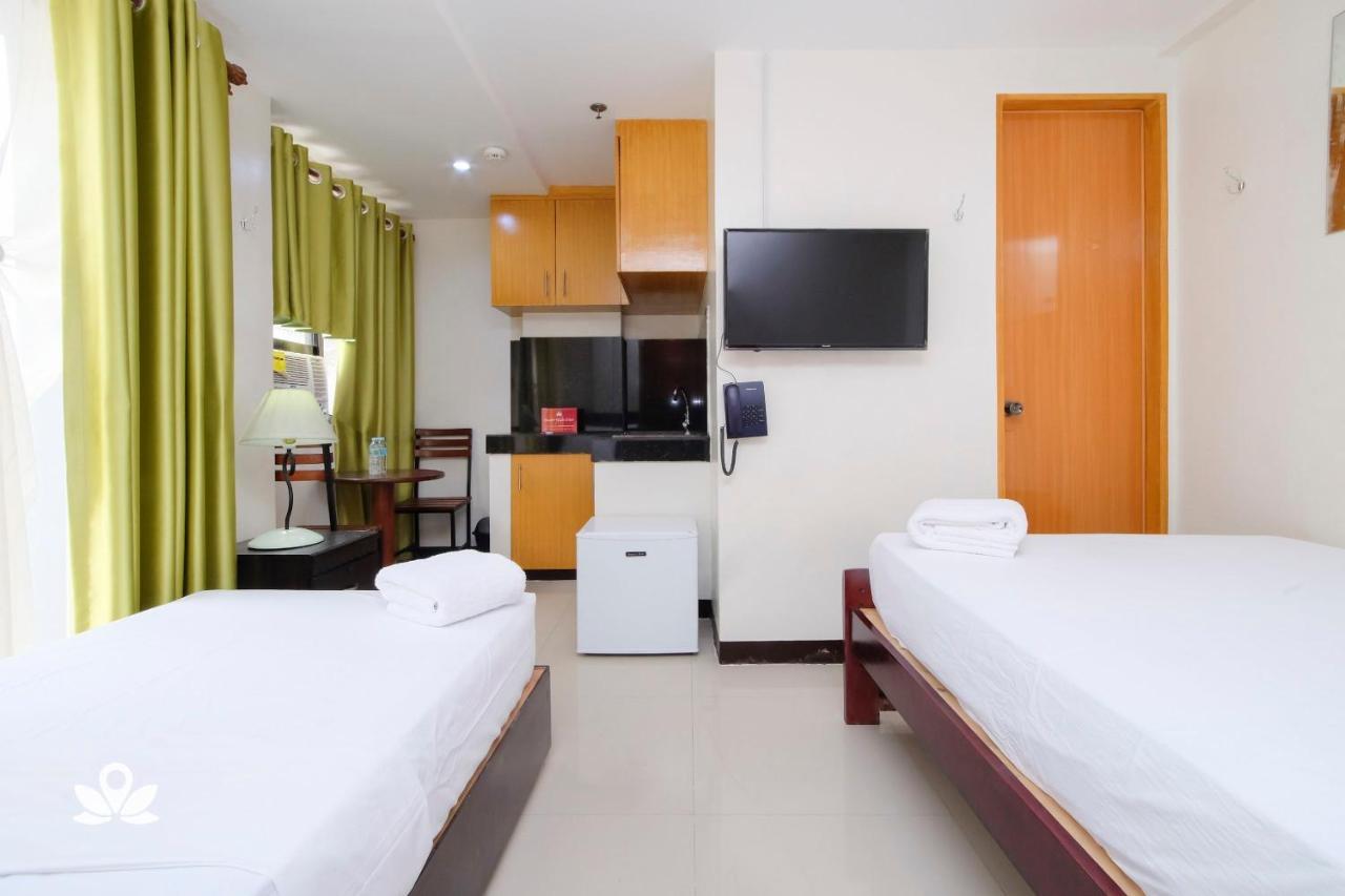 Zen Rooms Time Travellers Makati Makati City Exterior photo