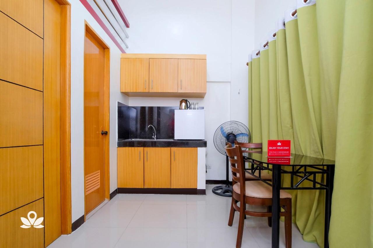 Zen Rooms Time Travellers Makati Makati City Exterior photo