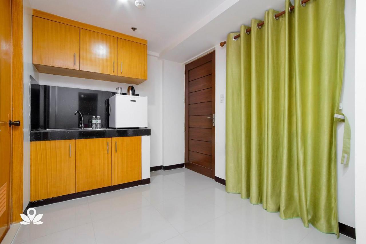 Zen Rooms Time Travellers Makati Makati City Exterior photo