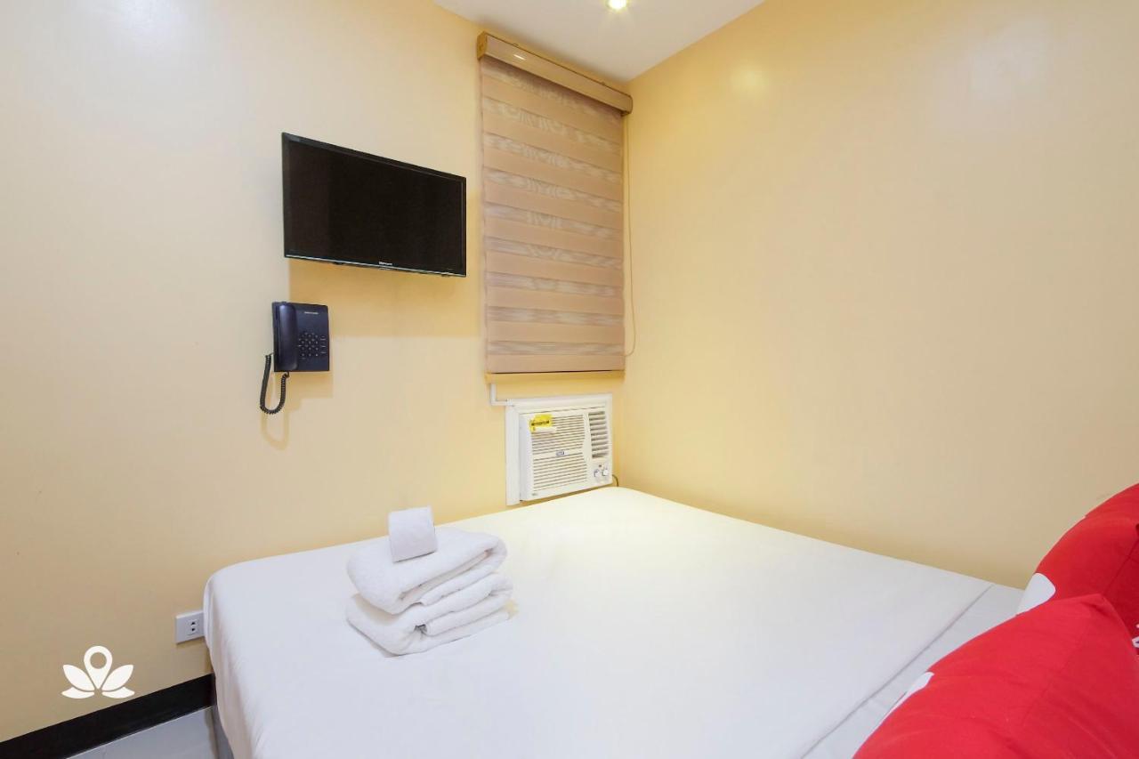 Zen Rooms Time Travellers Makati Makati City Exterior photo