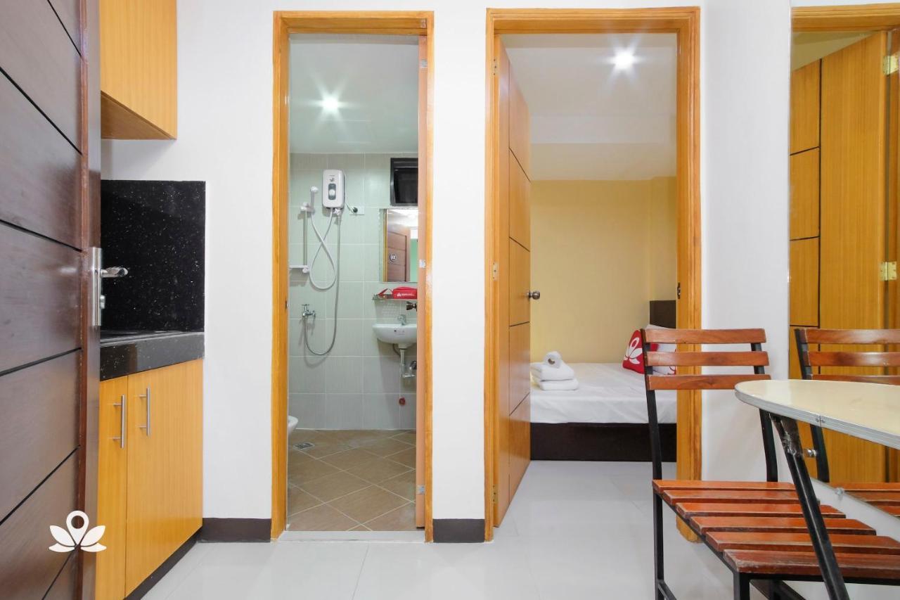 Zen Rooms Time Travellers Makati Makati City Exterior photo